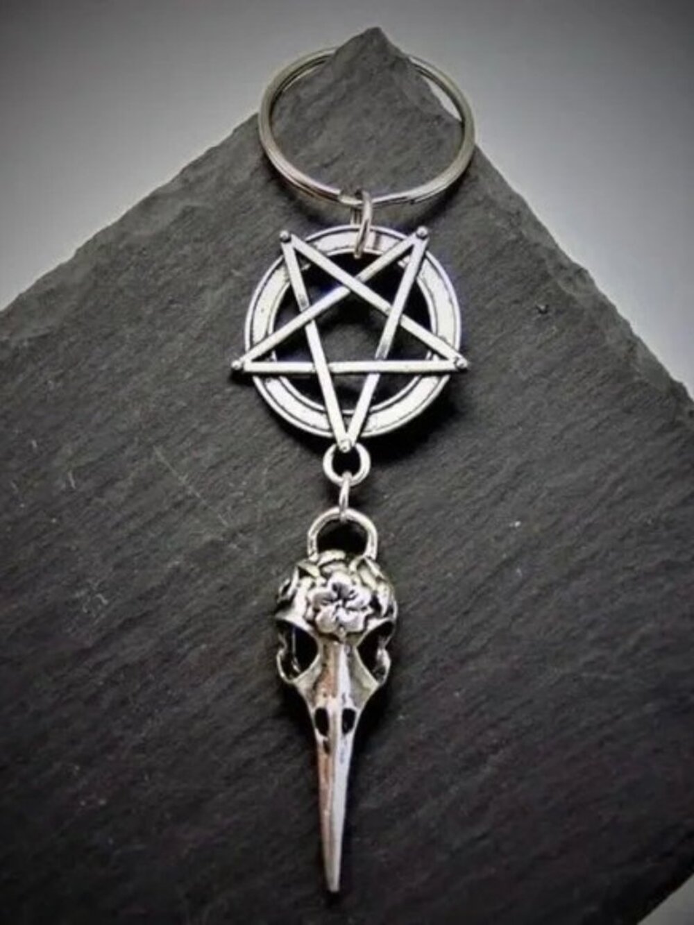⭐️ Silver Coloured Pentagram Pendant Keychain